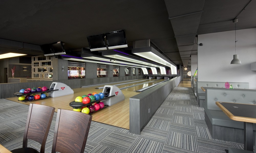 PROOBE BOWLING & BAR