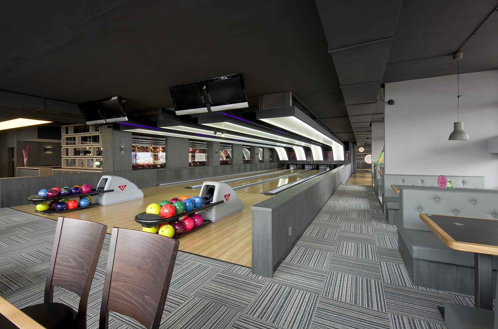 PROOBE BOWLING & BAR