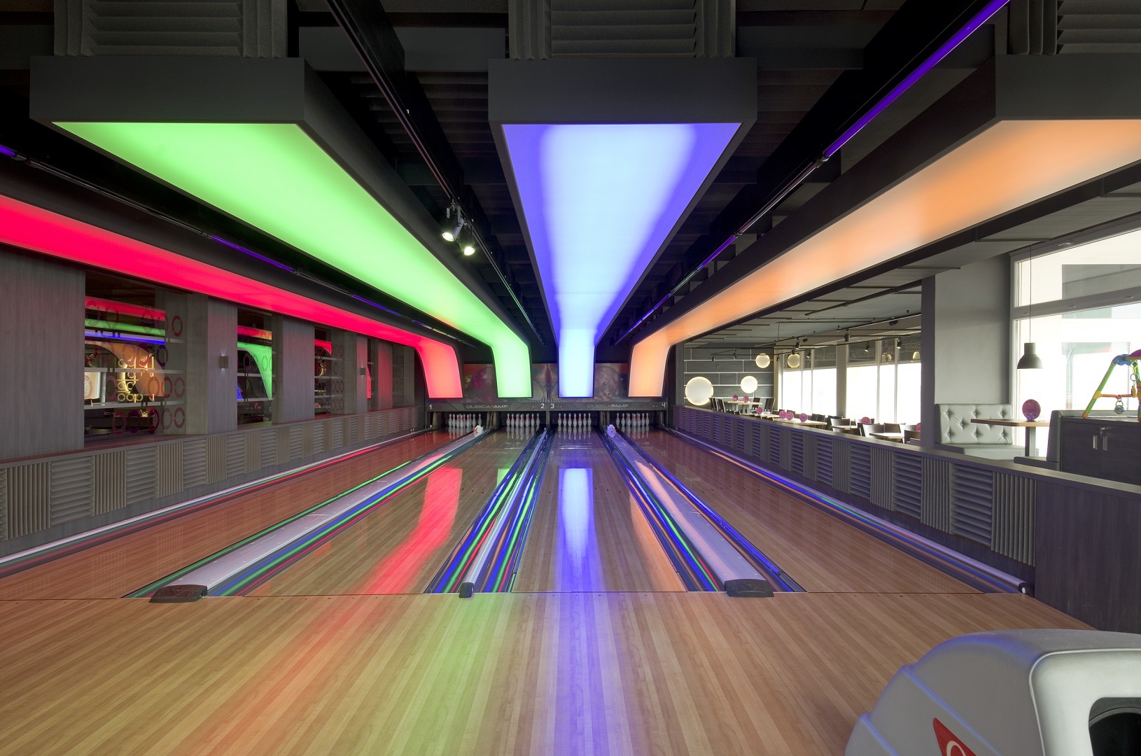 PROOBE BOWLING & BAR