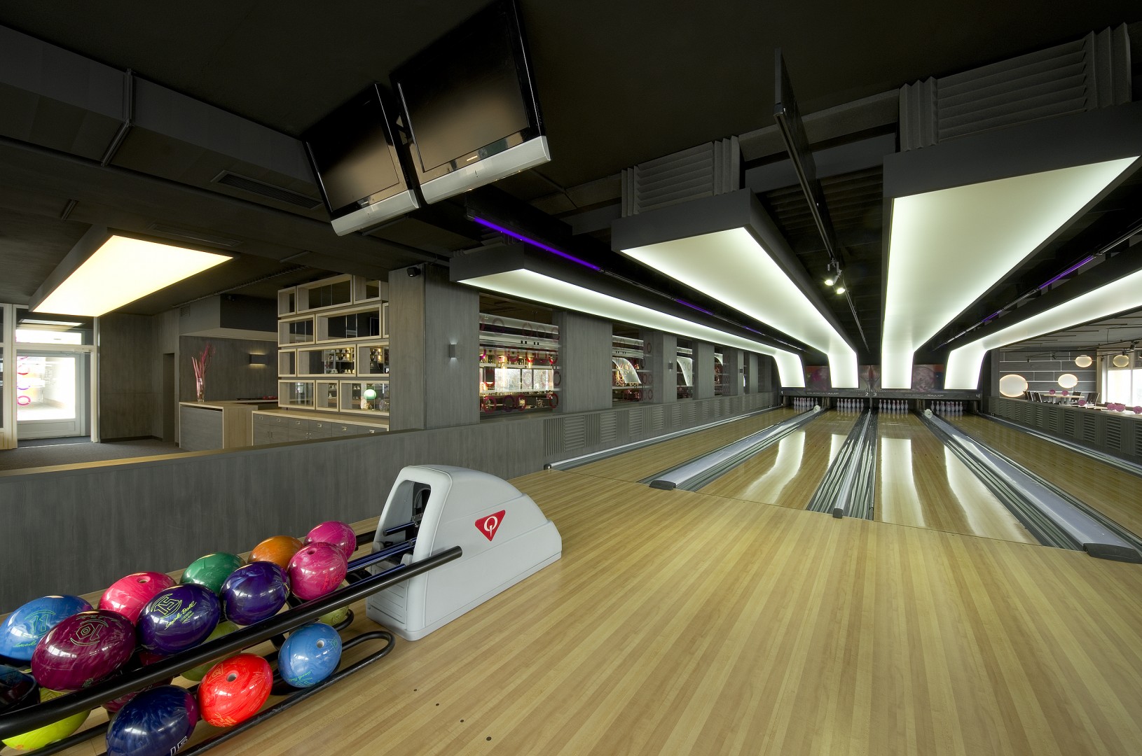 PROOBE BOWLING & BAR